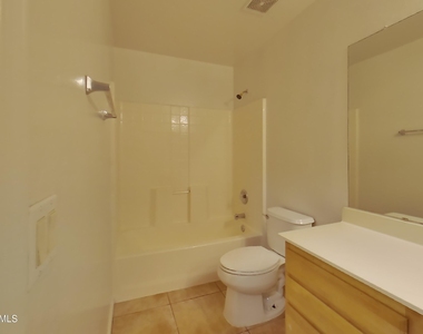 6923 S 50th Drive - Photo Thumbnail 15