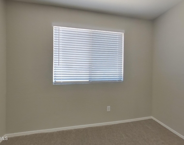 6923 S 50th Drive - Photo Thumbnail 14
