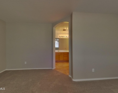 6923 S 50th Drive - Photo Thumbnail 6