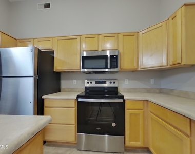 1612 E Barbarita Avenue - Photo Thumbnail 5