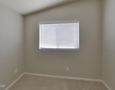 10508 W Coronado Road - Photo Thumbnail 9