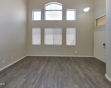 10508 W Coronado Road - Photo Thumbnail 1