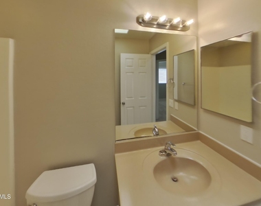 10508 W Coronado Road - Photo Thumbnail 11