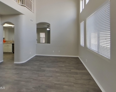 10508 W Coronado Road - Photo Thumbnail 2