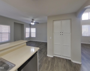 10508 W Coronado Road - Photo Thumbnail 4