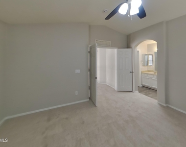 10508 W Coronado Road - Photo Thumbnail 5