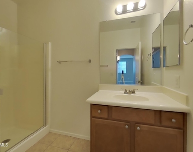 41618 W Avella Drive - Photo Thumbnail 15