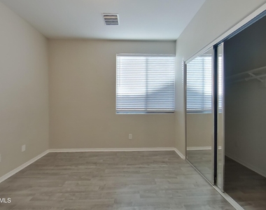 41618 W Avella Drive - Photo Thumbnail 11