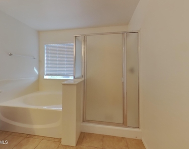 41618 W Avella Drive - Photo Thumbnail 10