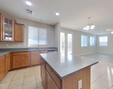 41618 W Avella Drive - Photo Thumbnail 5