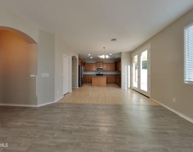 41618 W Avella Drive - Photo Thumbnail 4