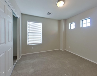 41618 W Avella Drive - Photo Thumbnail 14