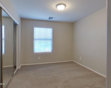41618 W Avella Drive - Photo Thumbnail 12