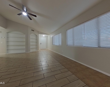 5206 W Pecan Road - Photo Thumbnail 2