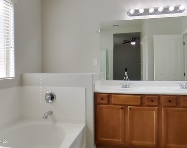 45209 W Miraflores Street - Photo Thumbnail 7
