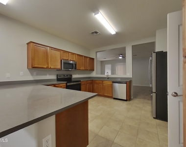 45209 W Miraflores Street - Photo Thumbnail 5