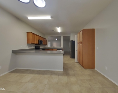 45209 W Miraflores Street - Photo Thumbnail 3