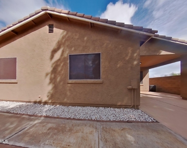 45209 W Miraflores Street - Photo Thumbnail 14