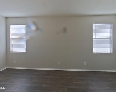 42614 W Venture Road - Photo Thumbnail 3