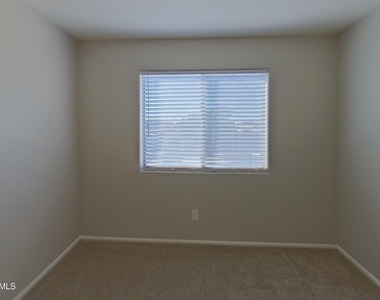 42614 W Venture Road - Photo Thumbnail 12