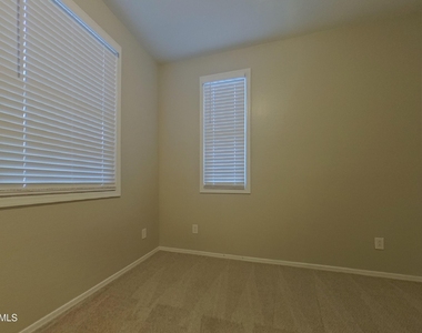 3210 N 302nd Court - Photo Thumbnail 10