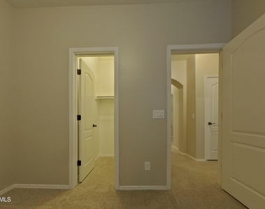 3210 N 302nd Court - Photo Thumbnail 7