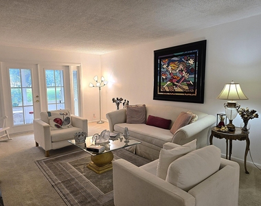 2901 Victoria Circle - Photo Thumbnail 11