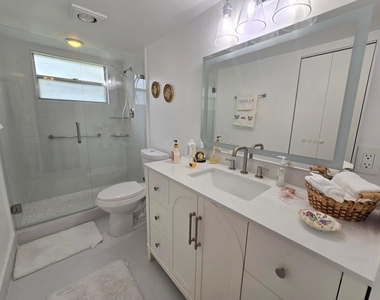2901 Victoria Circle - Photo Thumbnail 17