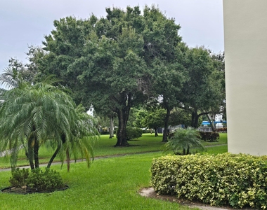2901 Victoria Circle - Photo Thumbnail 2