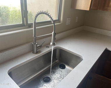 6510 S Hazelton Lane - Photo Thumbnail 5