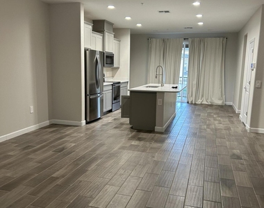 1255 N Arizona Avenue - Photo Thumbnail 9