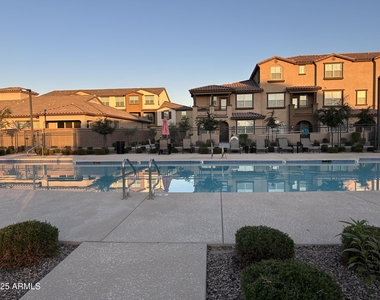 1255 N Arizona Avenue - Photo Thumbnail 6