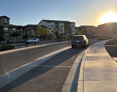 1255 N Arizona Avenue - Photo Thumbnail 5