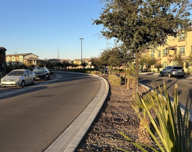 1255 N Arizona Avenue - Photo Thumbnail 3