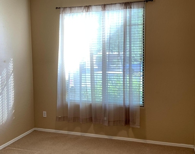 15246 W Jefferson Street - Photo Thumbnail 12