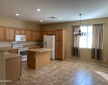 15246 W Jefferson Street - Photo Thumbnail 1