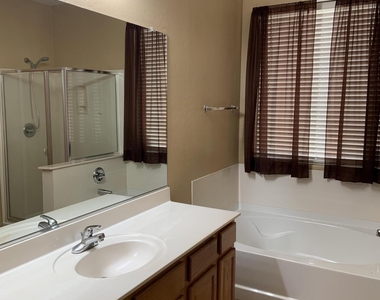 15246 W Jefferson Street - Photo Thumbnail 6