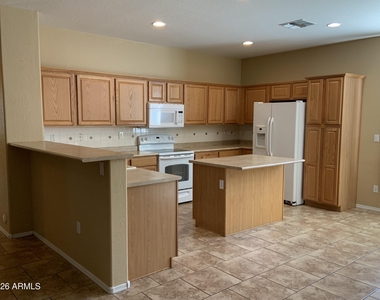15246 W Jefferson Street - Photo Thumbnail 9