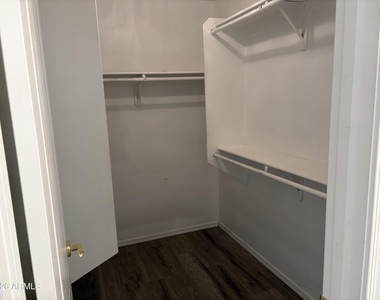 128 W Oxford Lane - Photo Thumbnail 7
