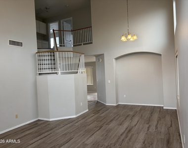 128 W Oxford Lane - Photo Thumbnail 2