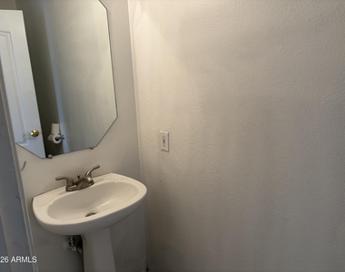 128 W Oxford Lane - Photo Thumbnail 15