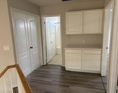 128 W Oxford Lane - Photo Thumbnail 10