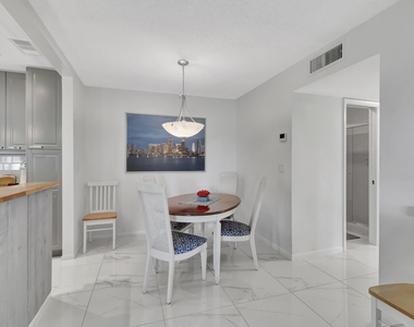 1182 S Drive Circle - Photo Thumbnail 5