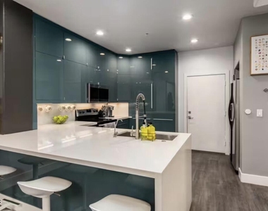 7021 E Earll Drive - Photo Thumbnail 5