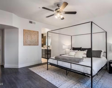 7021 E Earll Drive - Photo Thumbnail 9
