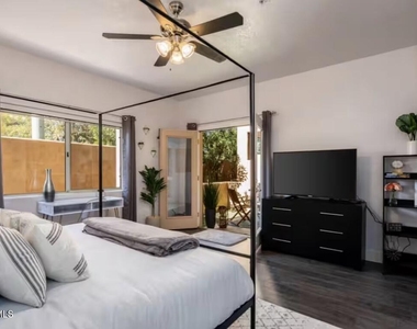 7021 E Earll Drive - Photo Thumbnail 11
