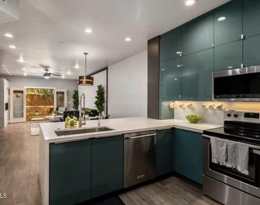 7021 E Earll Drive - Photo Thumbnail 6