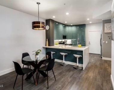 7021 E Earll Drive - Photo Thumbnail 8