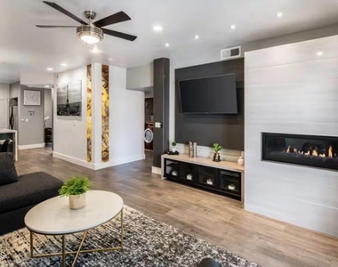 7021 E Earll Drive - Photo Thumbnail 3