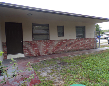 1505 N 57th Terrace - Photo Thumbnail 3